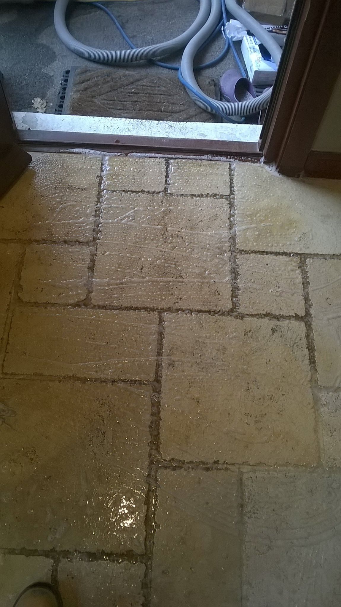 Travertine_floor_cleaning_in_Leicestershire